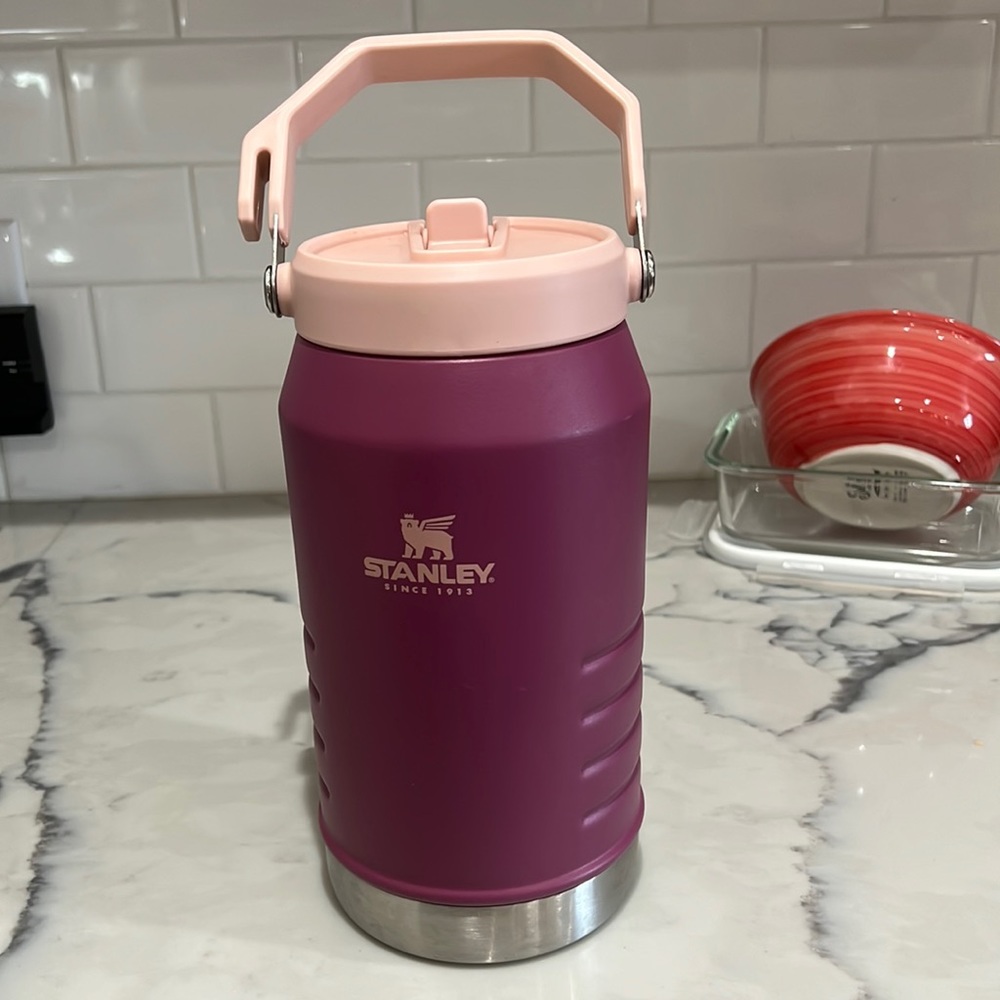 Stanley Iceflow flip straw jug 64oz